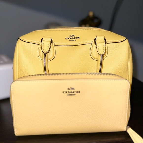 Yellow Coach Handbag, lightly worn, no tears or scratches